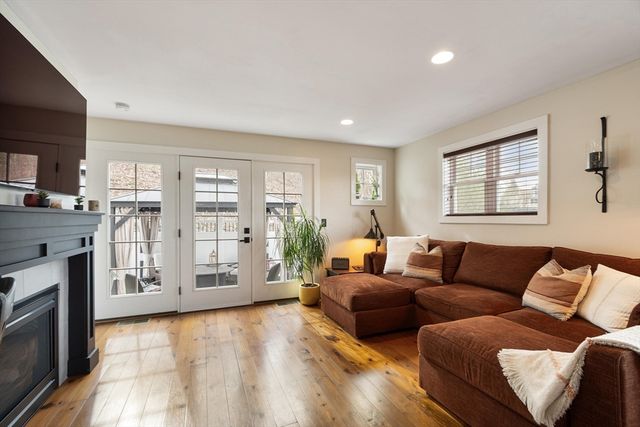 23 Dobson Cir, Leominster, MA 01453