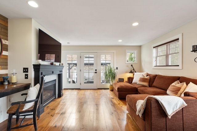 23 Dobson Cir, Leominster, MA 01453