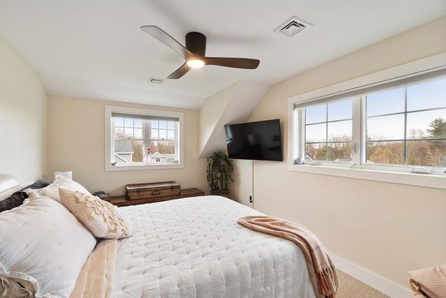 23 Dobson Cir, Leominster, MA 01453