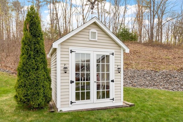 23 Dobson Cir, Leominster, MA 01453