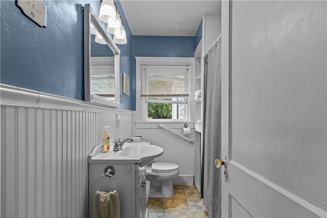 129 Bliss Mine Road, Newport, RI 02840