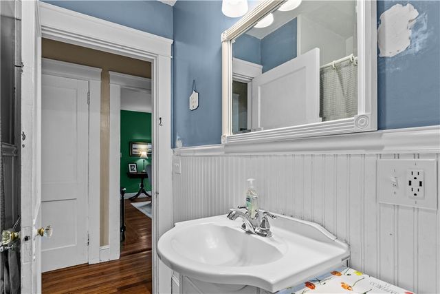 129 Bliss Mine Road, Newport, RI 02840