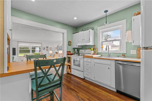 129 Bliss Mine Road, Newport, RI 02840