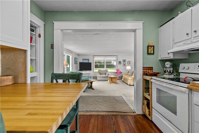 129 Bliss Mine Road, Newport, RI 02840