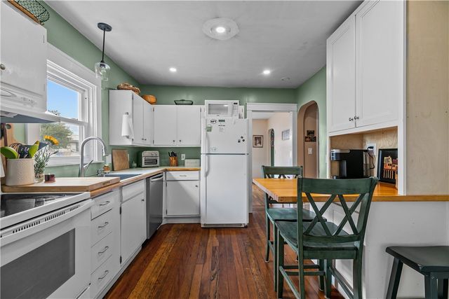 129 Bliss Mine Road, Newport, RI 02840