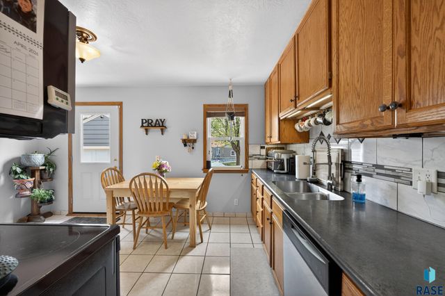 1516 S Van Eps Ave Avenue, Sioux Falls, SD 57105