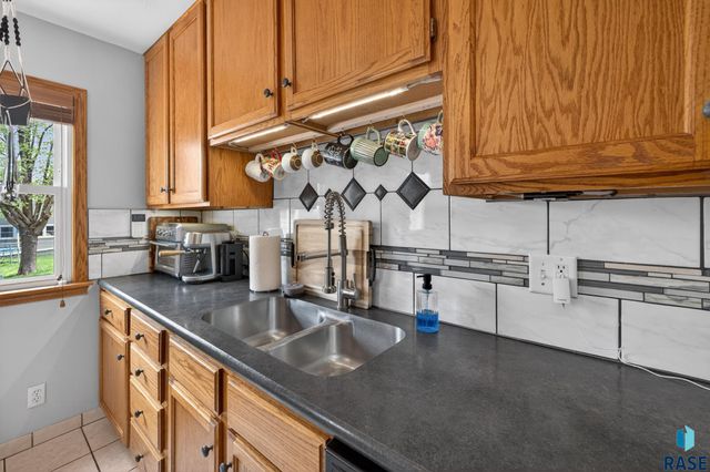 1516 S Van Eps Ave Avenue, Sioux Falls, SD 57105