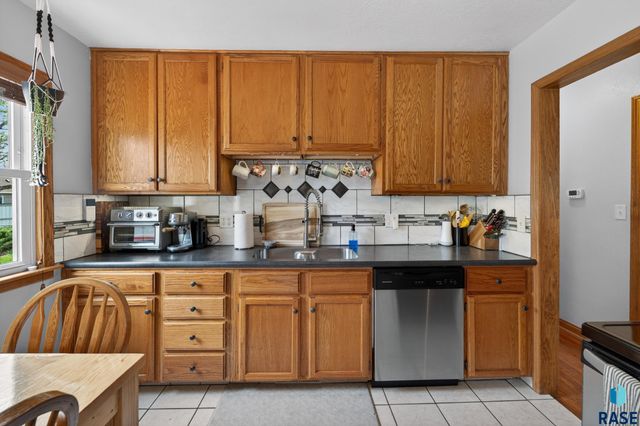 1516 S Van Eps Ave Avenue, Sioux Falls, SD 57105
