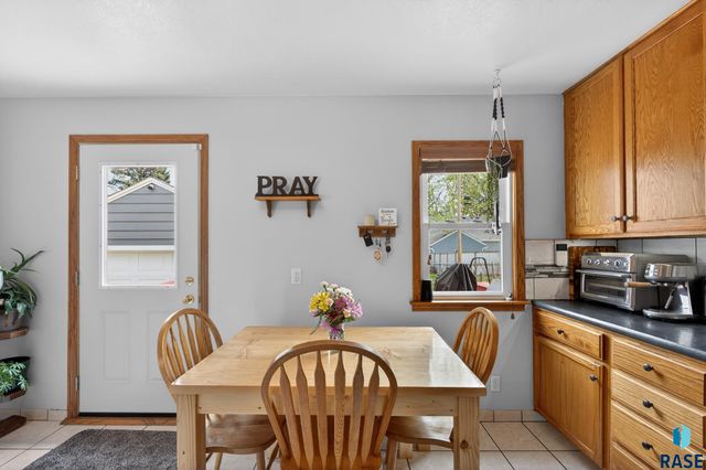 1516 S Van Eps Ave Avenue, Sioux Falls, SD 57105