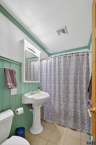 1516 S Van Eps Ave Avenue, Sioux Falls, SD 57105