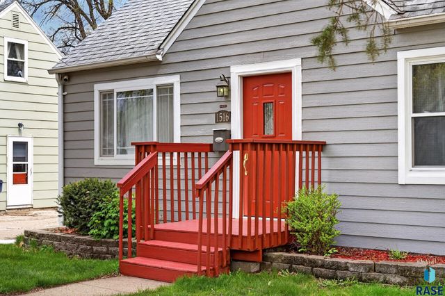 1516 S Van Eps Ave Avenue, Sioux Falls, SD 57105