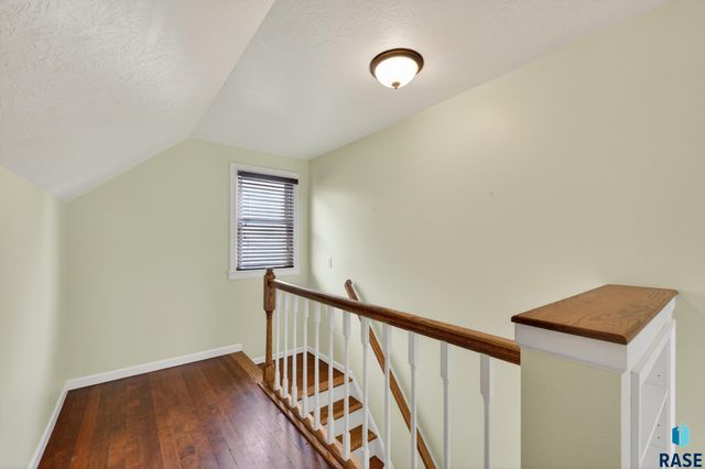 1516 S Van Eps Ave Avenue, Sioux Falls, SD 57105