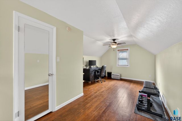 1516 S Van Eps Ave Avenue, Sioux Falls, SD 57105