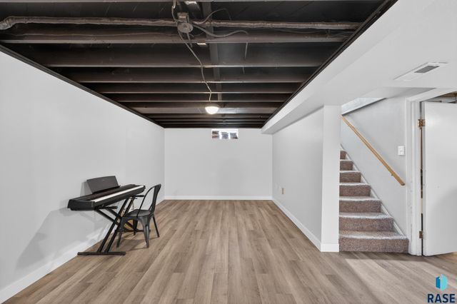 1516 S Van Eps Ave Avenue, Sioux Falls, SD 57105