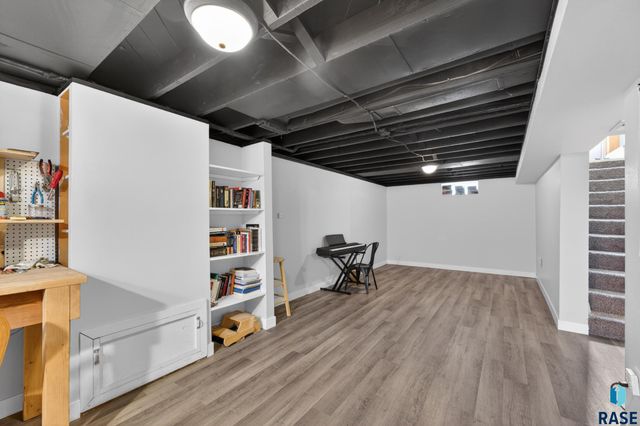1516 S Van Eps Ave Avenue, Sioux Falls, SD 57105