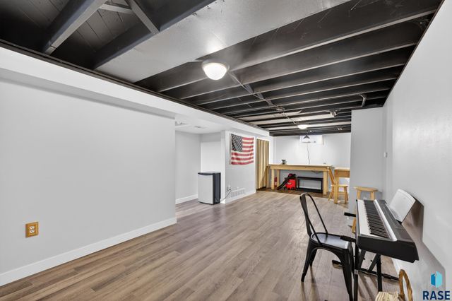 1516 S Van Eps Ave Avenue, Sioux Falls, SD 57105