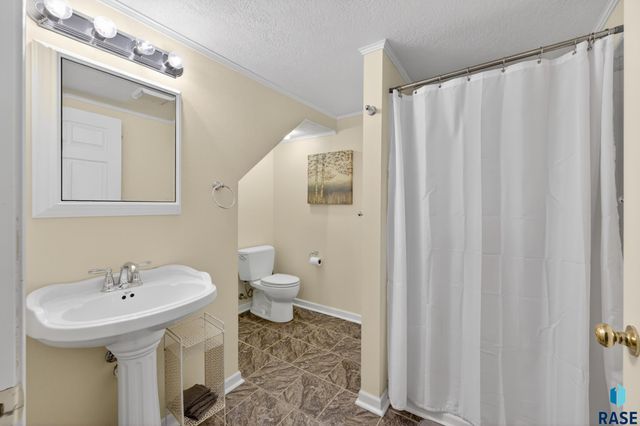 1516 S Van Eps Ave Avenue, Sioux Falls, SD 57105