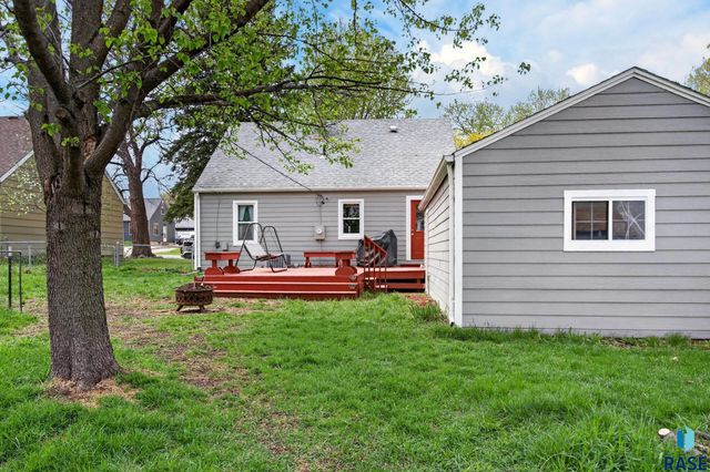 1516 S Van Eps Ave Avenue, Sioux Falls, SD 57105