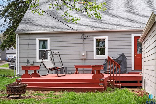 1516 S Van Eps Ave Avenue, Sioux Falls, SD 57105