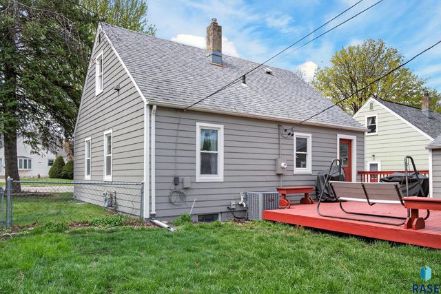1516 S Van Eps Ave Avenue, Sioux Falls, SD 57105