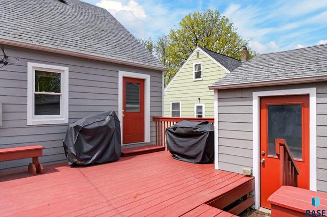 1516 S Van Eps Ave Avenue, Sioux Falls, SD 57105