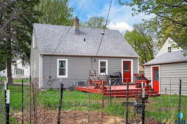1516 S Van Eps Ave Avenue, Sioux Falls, SD 57105