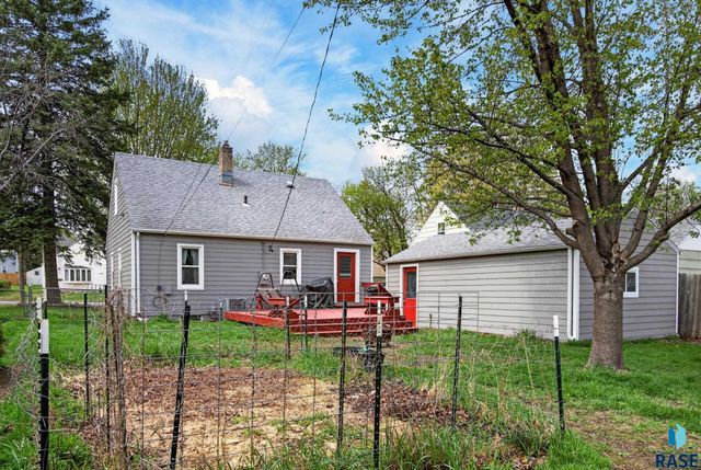 1516 S Van Eps Ave Avenue, Sioux Falls, SD 57105