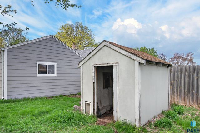 1516 S Van Eps Ave Avenue, Sioux Falls, SD 57105