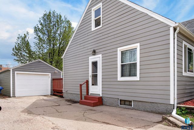 1516 S Van Eps Ave Avenue, Sioux Falls, SD 57105