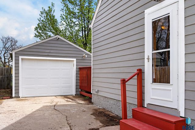 1516 S Van Eps Ave Avenue, Sioux Falls, SD 57105