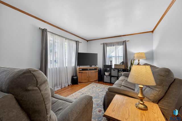 1516 S Van Eps Ave Avenue, Sioux Falls, SD 57105