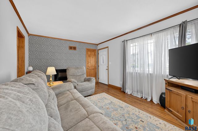 1516 S Van Eps Ave Avenue, Sioux Falls, SD 57105