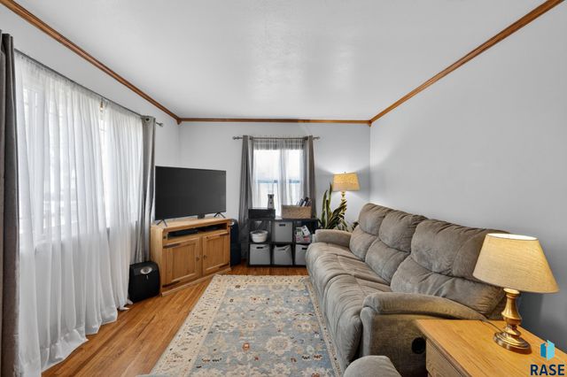 1516 S Van Eps Ave Avenue, Sioux Falls, SD 57105