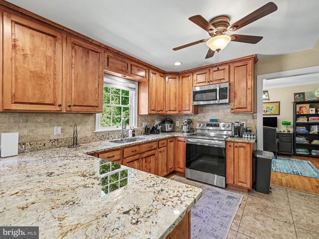 301 GREENWOOD DR, Fredericksburg, VA 22405