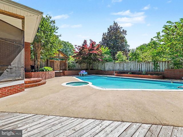 301 GREENWOOD DR, Fredericksburg, VA 22405