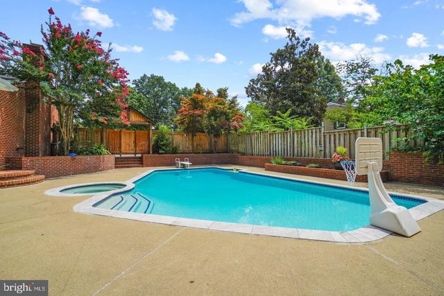 301 GREENWOOD DR, Fredericksburg, VA 22405