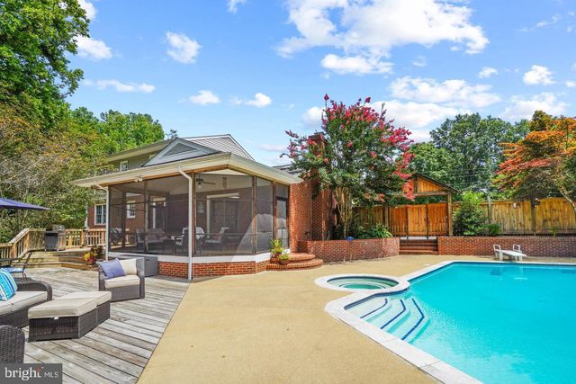 301 GREENWOOD DR, Fredericksburg, VA 22405