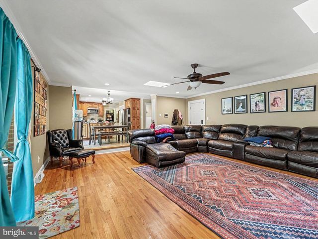 301 GREENWOOD DR, Fredericksburg, VA 22405