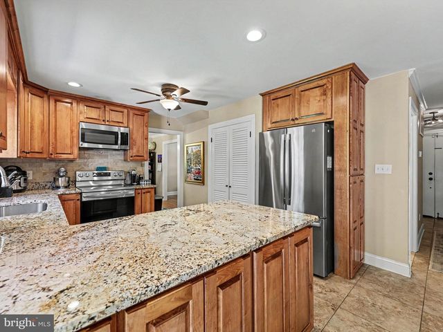 301 GREENWOOD DR, Fredericksburg, VA 22405