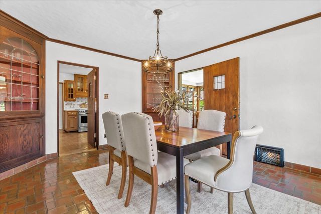 7015 Milwaukee River PARKWAY, Glendale, WI 53209