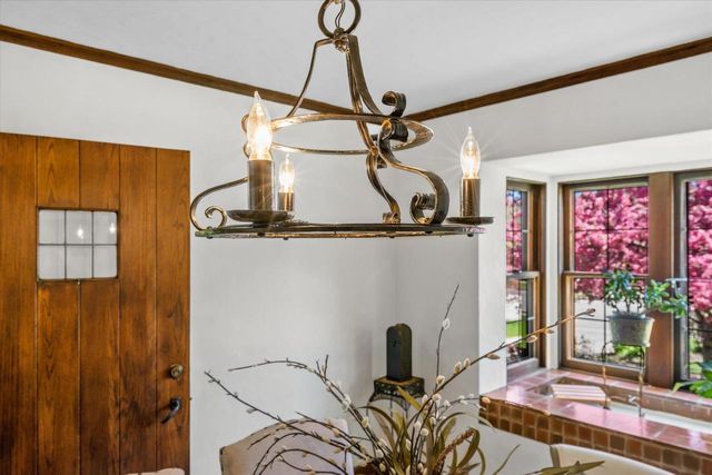7015 Milwaukee River PARKWAY, Glendale, WI 53209