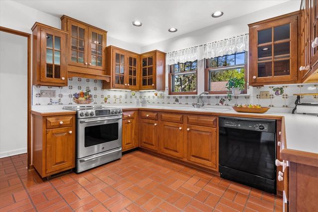 7015 Milwaukee River PARKWAY, Glendale, WI 53209