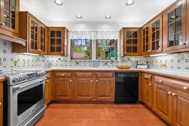 7015 Milwaukee River PARKWAY, Glendale, WI 53209