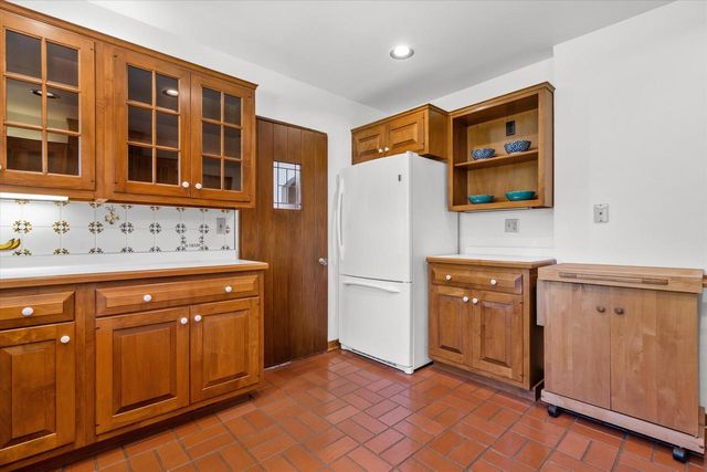7015 Milwaukee River PARKWAY, Glendale, WI 53209