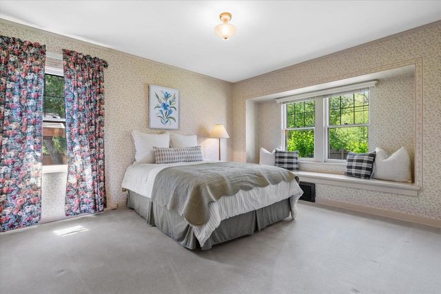 7015 Milwaukee River PARKWAY, Glendale, WI 53209