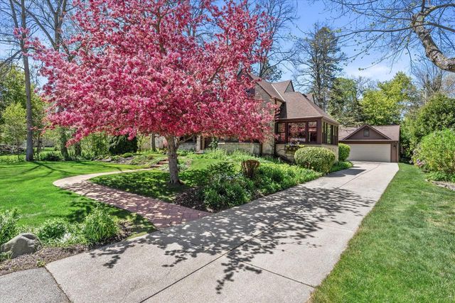 7015 Milwaukee River PARKWAY, Glendale, WI 53209