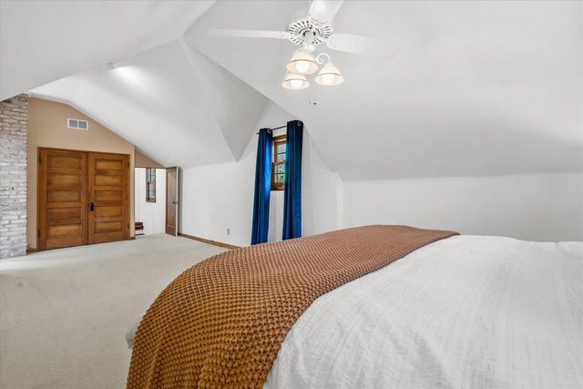 7015 Milwaukee River PARKWAY, Glendale, WI 53209