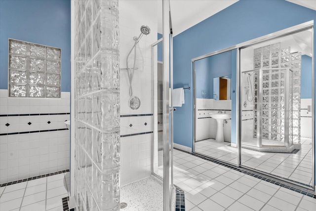 7015 Milwaukee River PARKWAY, Glendale, WI 53209