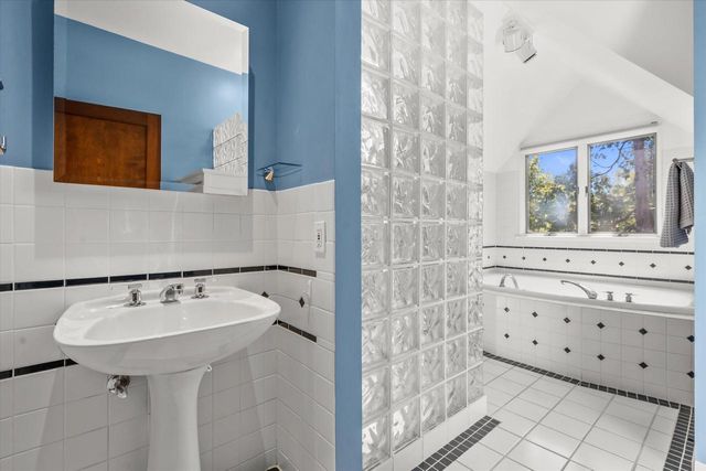 7015 Milwaukee River PARKWAY, Glendale, WI 53209