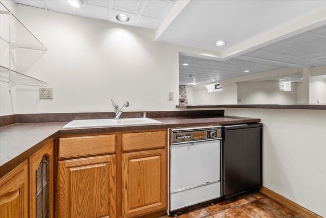 7015 Milwaukee River PARKWAY, Glendale, WI 53209